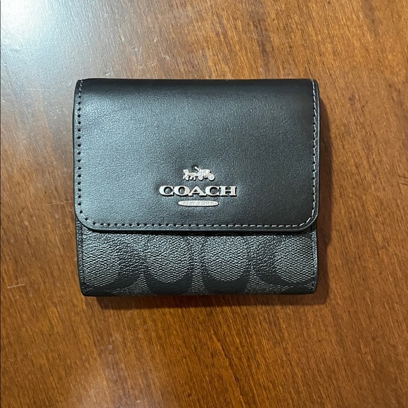 Coach Black and Gray Leather women’s wallet - Picture 1 of 3